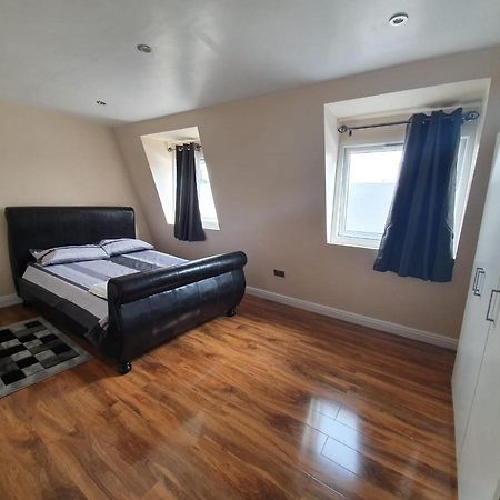 London Modern 4 Bedroom Apartment Exterior photo